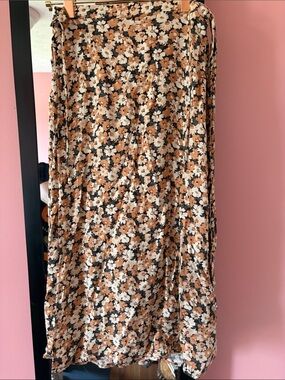 Floral Wrap Midi Skirt in Tan & White